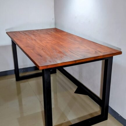 Box table-computer table